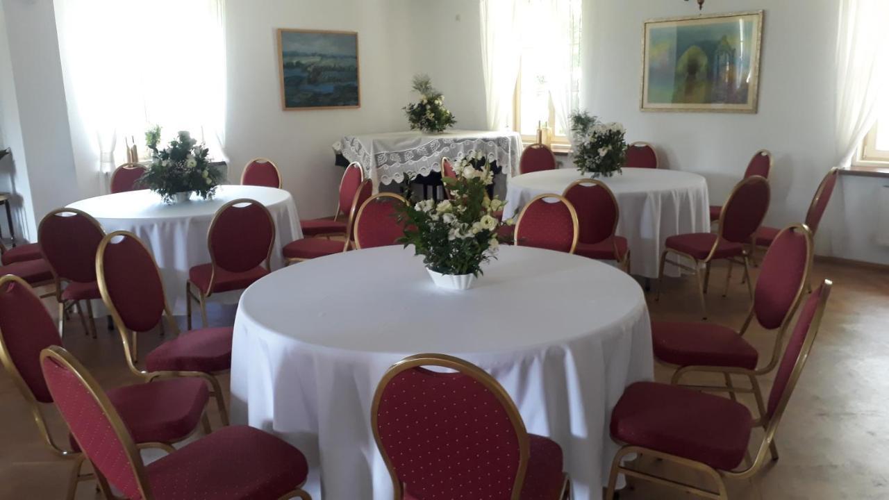 Bed and Breakfast Dwor Strzyzew Zelazowa Wola Экстерьер фото
