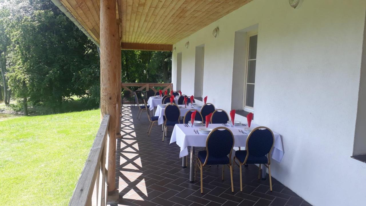 Bed and Breakfast Dwor Strzyzew Zelazowa Wola Экстерьер фото