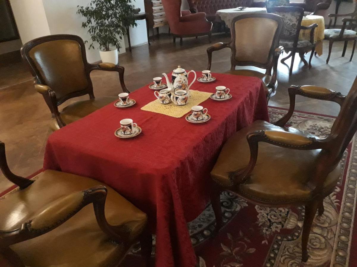Bed and Breakfast Dwor Strzyzew Zelazowa Wola Экстерьер фото