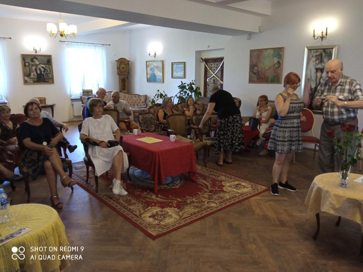 Bed and Breakfast Dwor Strzyzew Zelazowa Wola Экстерьер фото