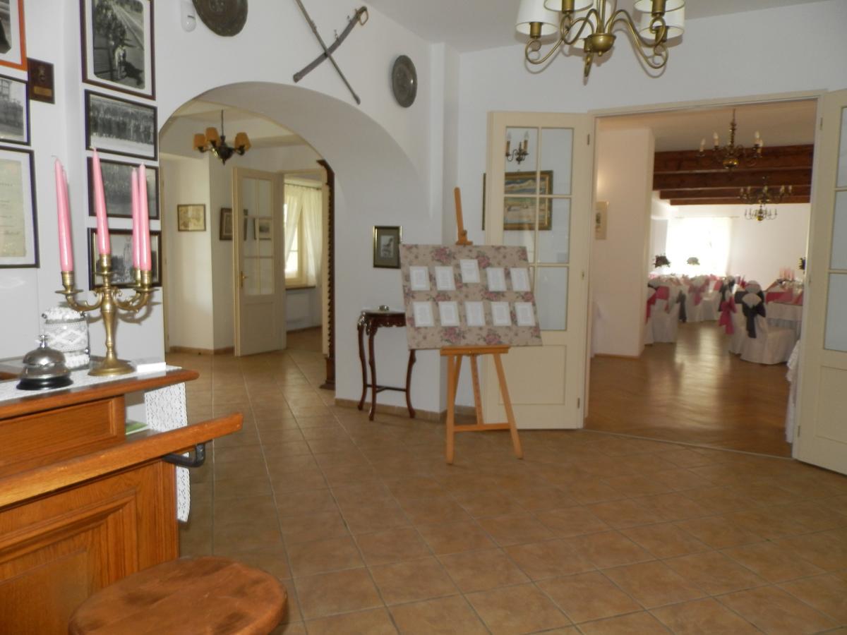 Bed and Breakfast Dwor Strzyzew Zelazowa Wola Экстерьер фото