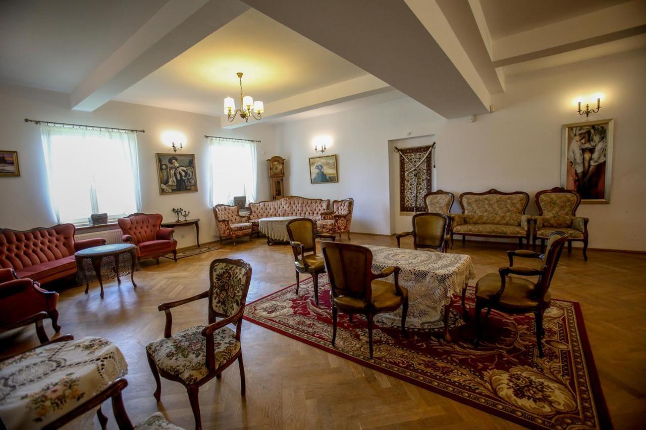 Bed and Breakfast Dwor Strzyzew Zelazowa Wola Экстерьер фото