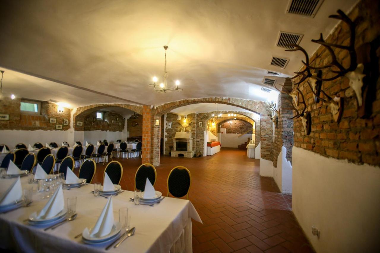 Bed and Breakfast Dwor Strzyzew Zelazowa Wola Экстерьер фото