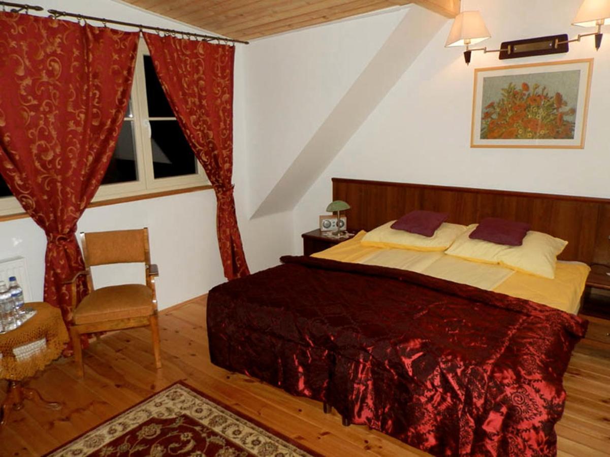 Bed and Breakfast Dwor Strzyzew Zelazowa Wola Экстерьер фото